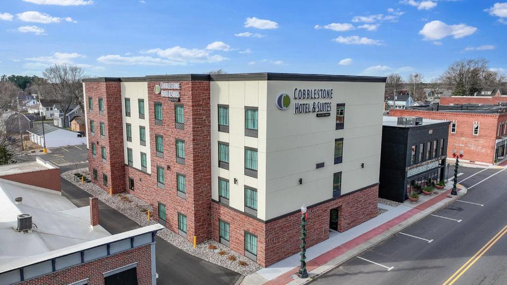 Cobblestone Hotel & Suites - Mosinee Exterior photo
