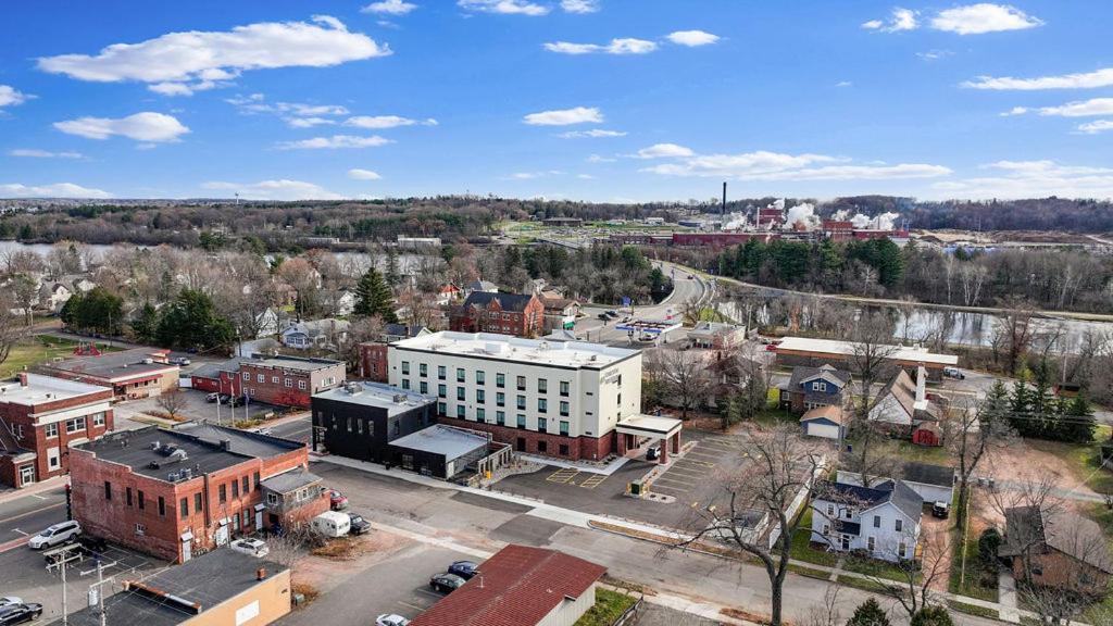 Cobblestone Hotel & Suites - Mosinee Exterior photo