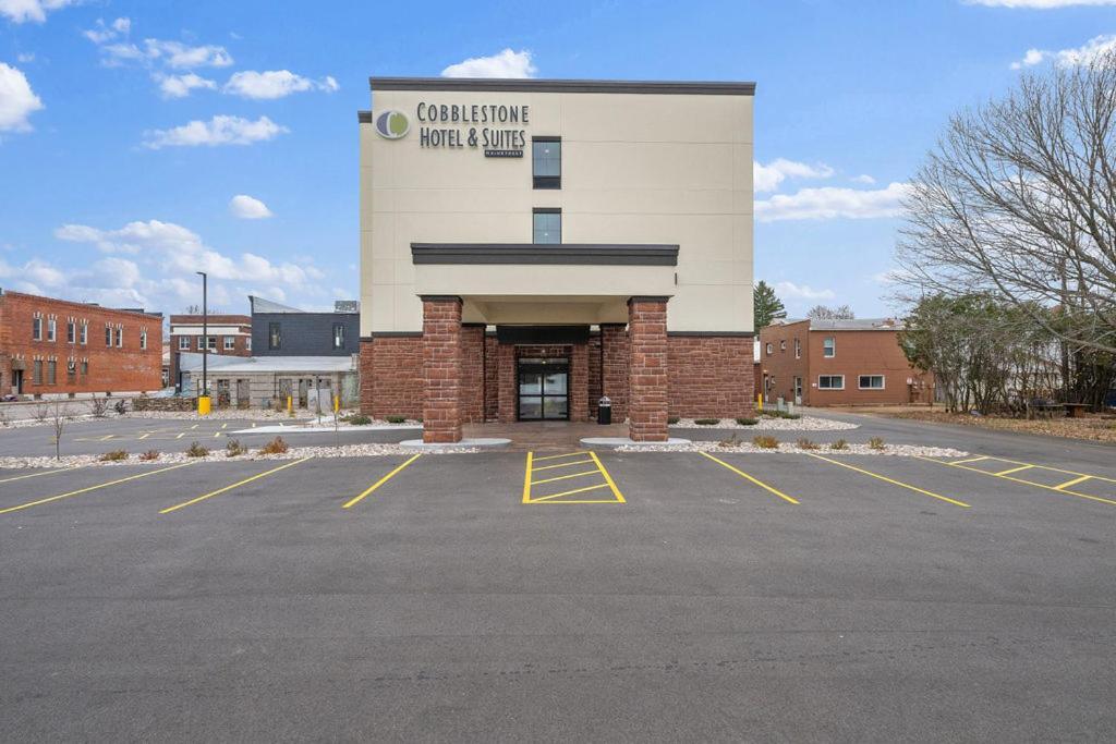 Cobblestone Hotel & Suites - Mosinee Exterior photo