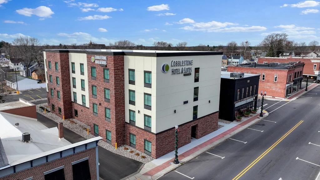 Cobblestone Hotel & Suites - Mosinee Exterior photo